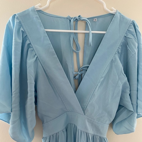 Light Blue Maxi Dress with V-Neck and Tiered Skirt - Picture 4 of 7